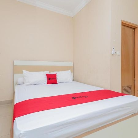 Готель Reddoorz Syariah Near Stasiun Karet Джакарта Екстер'єр фото