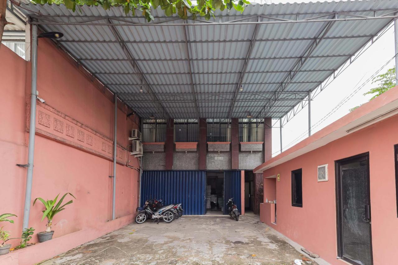 Готель Reddoorz Syariah Near Stasiun Karet Джакарта Екстер'єр фото