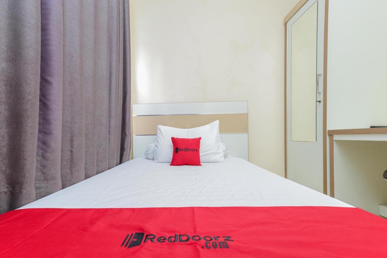 Готель Reddoorz Syariah Near Stasiun Karet Джакарта Екстер'єр фото