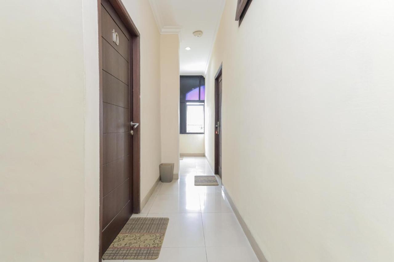 Готель Reddoorz Syariah Near Stasiun Karet Джакарта Екстер'єр фото