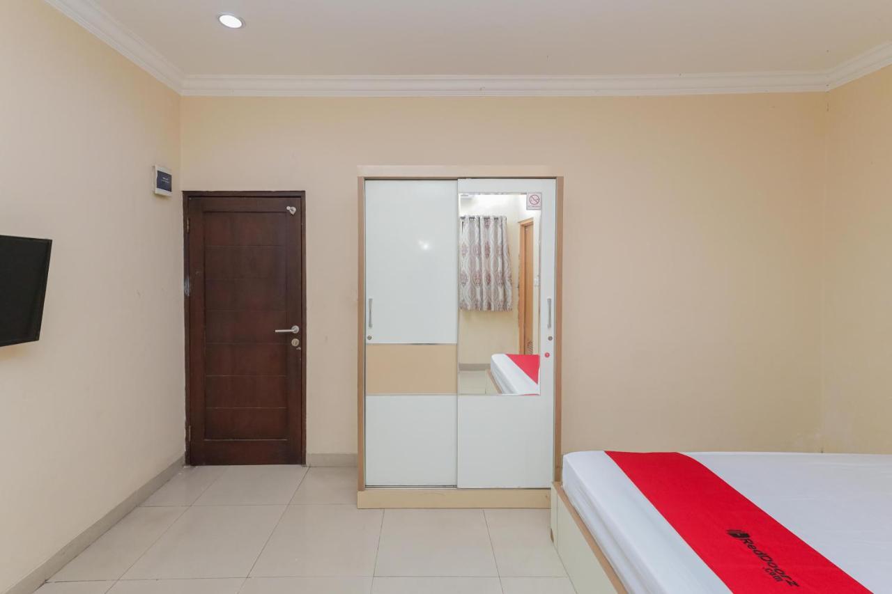 Готель Reddoorz Syariah Near Stasiun Karet Джакарта Екстер'єр фото