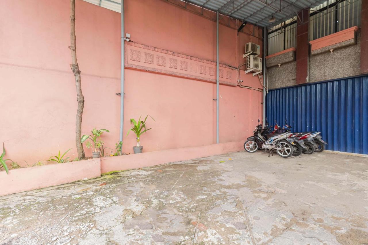 Готель Reddoorz Syariah Near Stasiun Karet Джакарта Екстер'єр фото